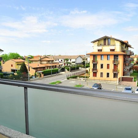 Moderno Trilocale Laura Apartment Далмине Екстериор снимка