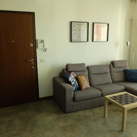 Moderno Trilocale Laura Apartment Далмине Екстериор снимка
