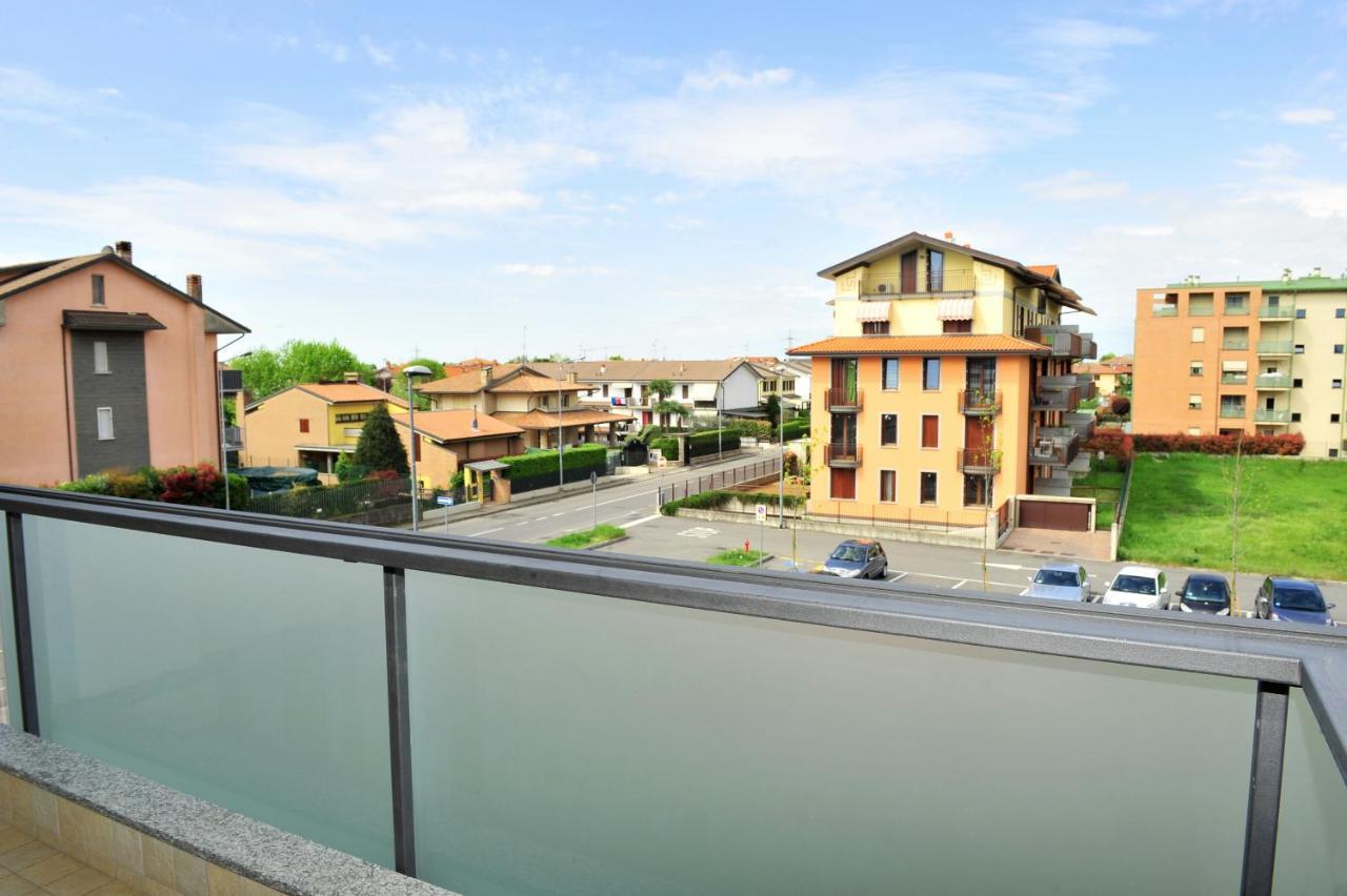 Moderno Trilocale Laura Apartment Далмине Екстериор снимка