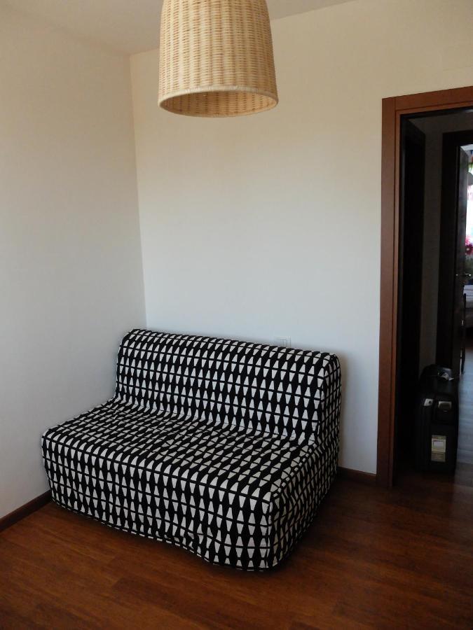 Moderno Trilocale Laura Apartment Далмине Екстериор снимка