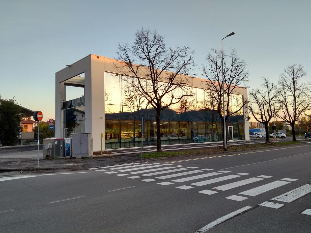Moderno Trilocale Laura Apartment Далмине Екстериор снимка